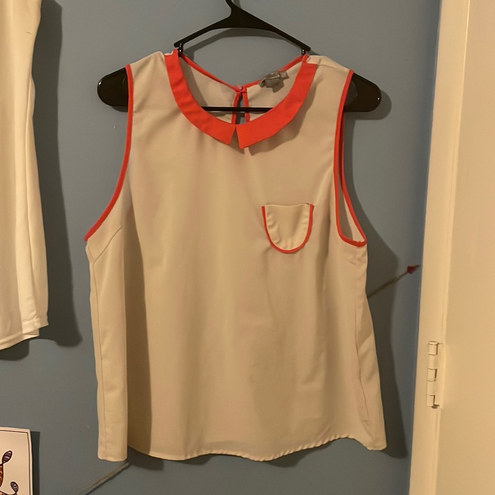ISSI, L, coral and white top.